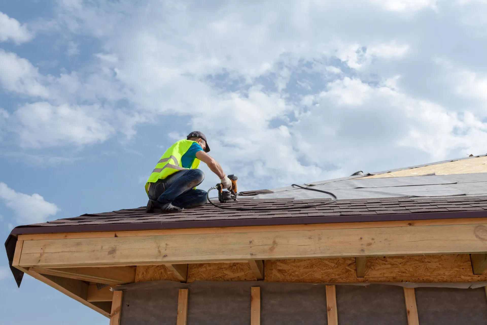 How to Choose the Right Roofing Contractor: Tips for a Successful Project